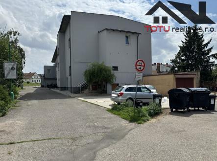 img-3216.jpeg | Pronájem - malý objekt/garáž