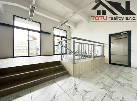 vstup-1.jpeg | Pronájem - obchodní prostor, 200 m²