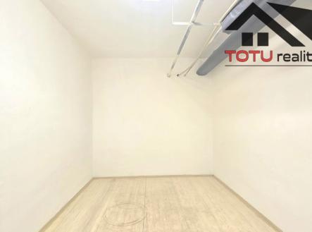 20251112-103418.jpg | Pronájem - skladovací prostor, 10 m²