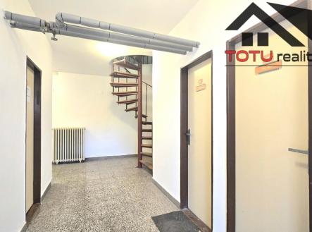 20251112-103558.jpg | Pronájem - skladovací prostor, 10 m²