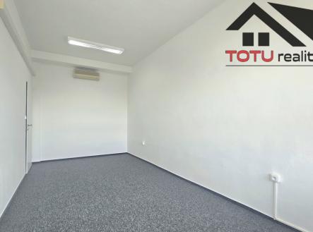 20251112-102002.jpg | Pronájem - kanceláře, 19 m²