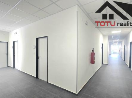 20251112-100424-1.jpg | Pronájem - kanceláře, 17 m²