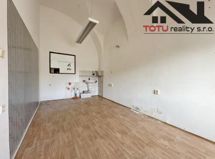 mistnost-u-vstupu-2.jpeg | Pronájem - obchodní prostor, 82 m²