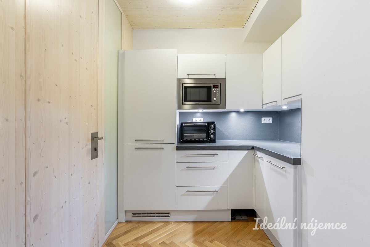Pronájem 2+1, Praha - Vršovice, Krymská, 56 m2