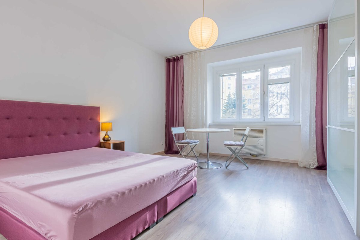 Pronájem bytu 1+1, U Pernštejnských, Praha - Nusle, Praha 4