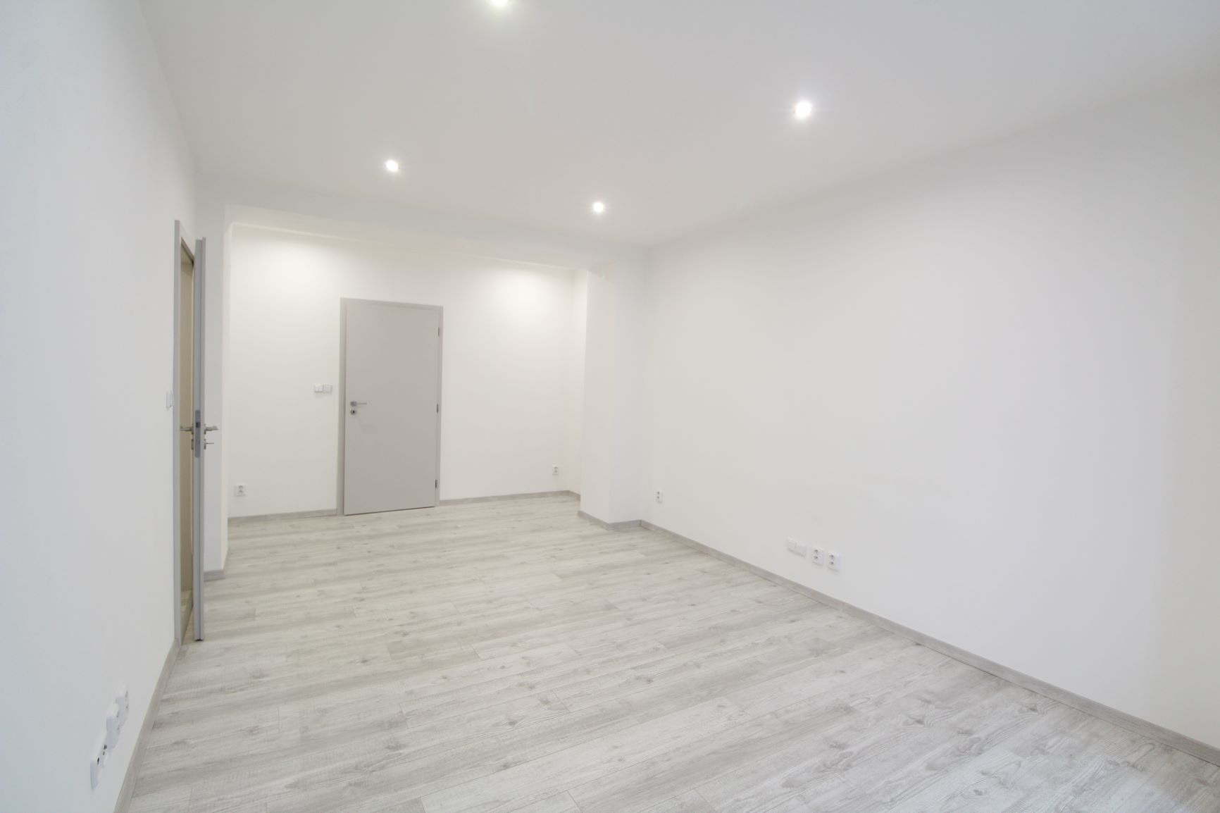 Pronájem 2+1, Plzeň - Slovany, náměstí Generála Píky, 54 m2