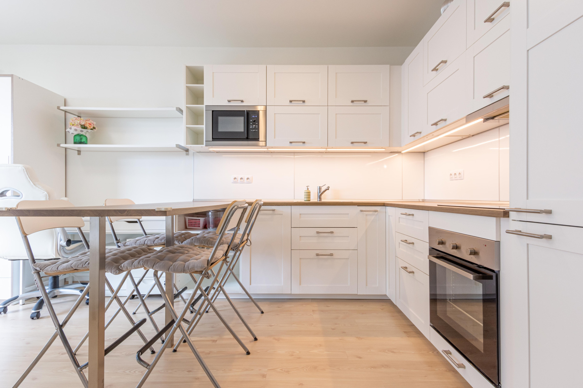 Pronájem 1+kk, Praha - Hloubětín, Modrého, 19 000 Kč/měsíčně, 34 m2