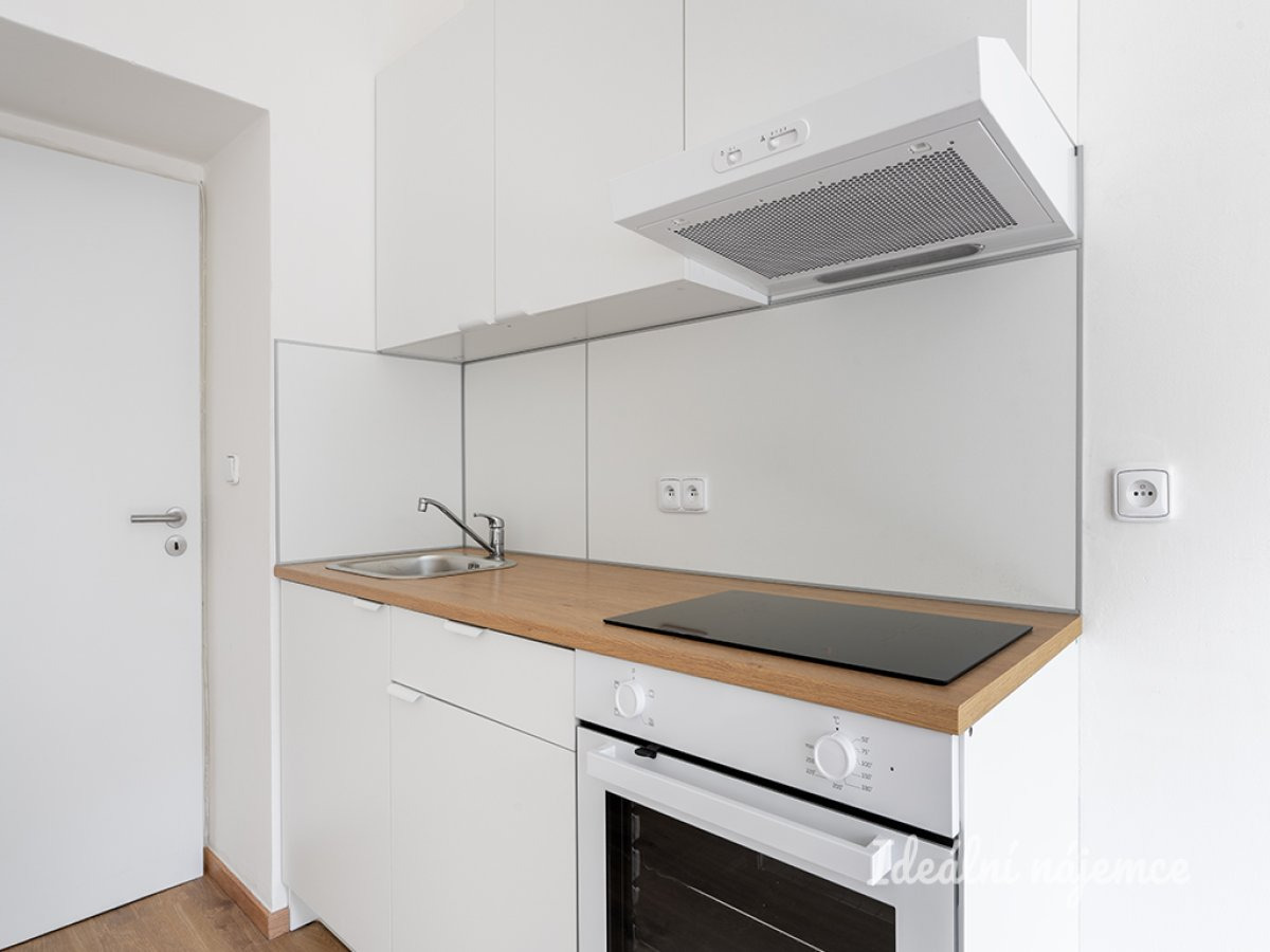 Pronájem bytu 1+kk Petrohradská, Praha - Vršovice, 15 800,- Praha 10
