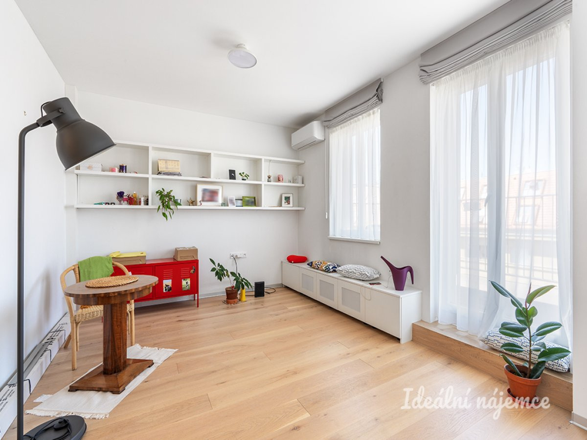Pronájem bytu 2+kk, Lucemburská, Žižkov, 27900 Kč/měs, 42 m2