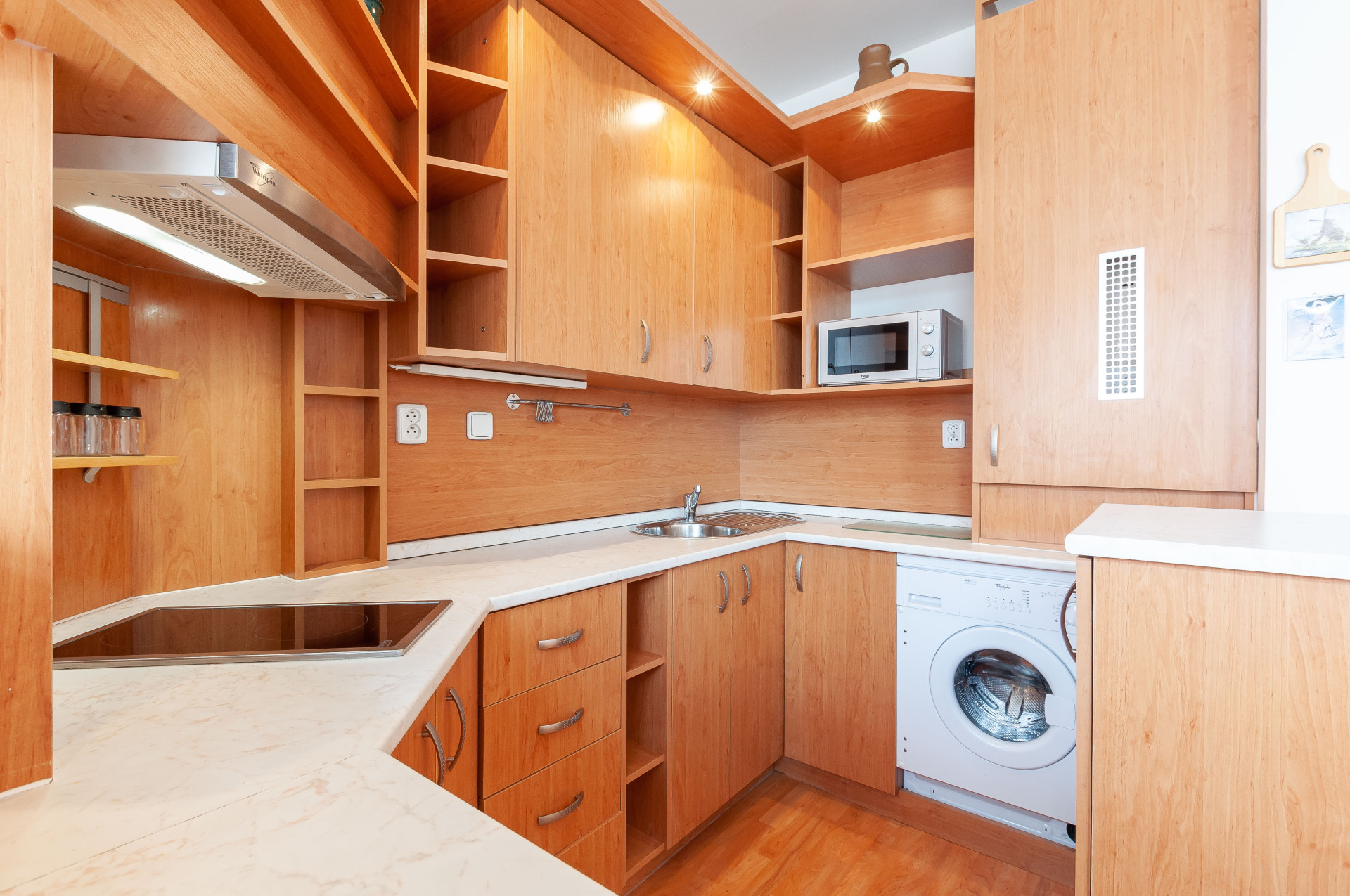 Pronájem 1+kk, Praha - Žižkov, Jeseniova, 17 200  Kč / měsíc, 31 m2