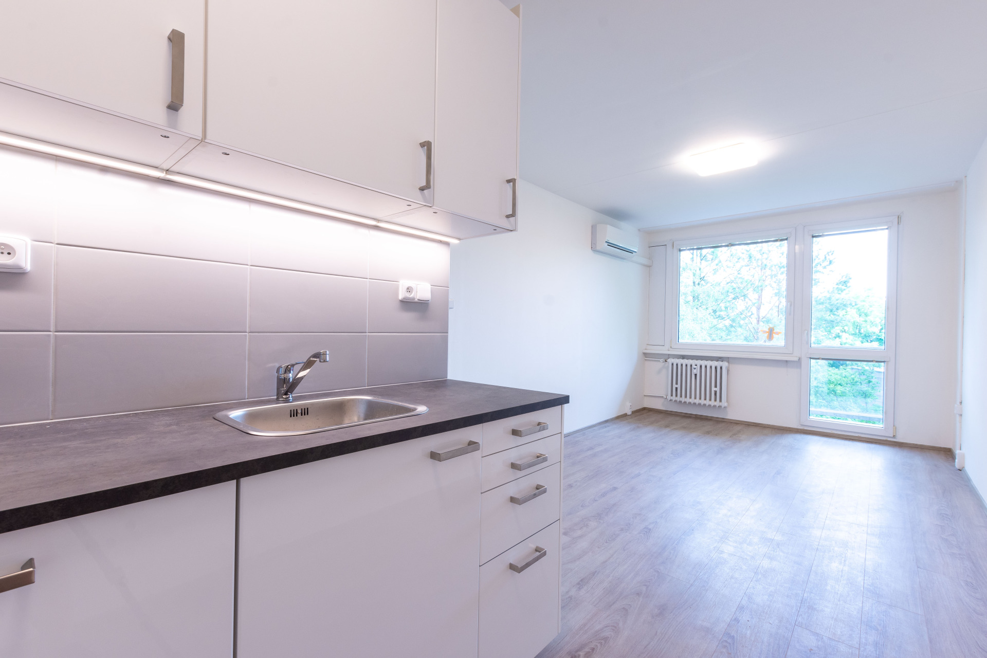 Pronájem 2+kk, Praha - Kobylisy, Mirovická, 20900 Kč / měsíc, 39 m2