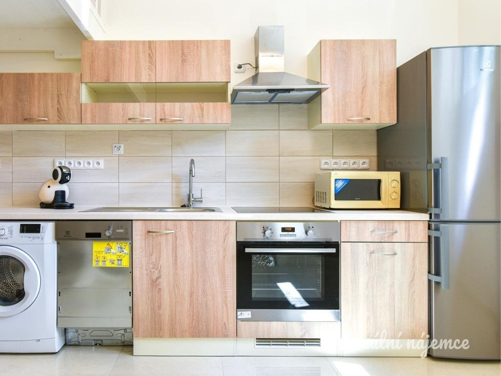 Pronájem ateliéru 1+kk, Soběslavská, Praha 3 - Vinohrady, 13 900 Kč /měs., 23 m²