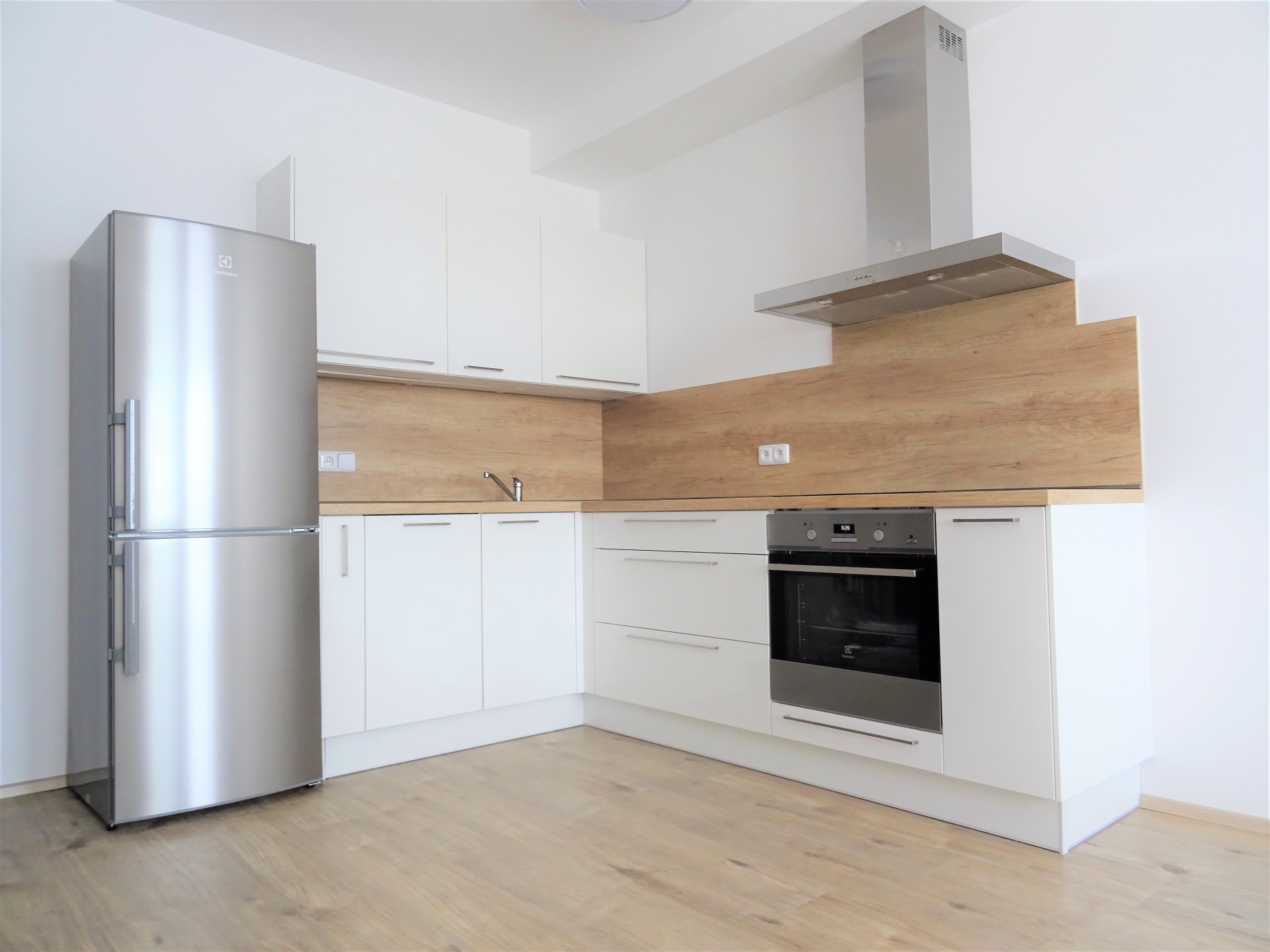 Pronájem bytu 2+kk, Kryšpínova 24 490Kč, Praha - Dolní Měcholupy, Praha 10