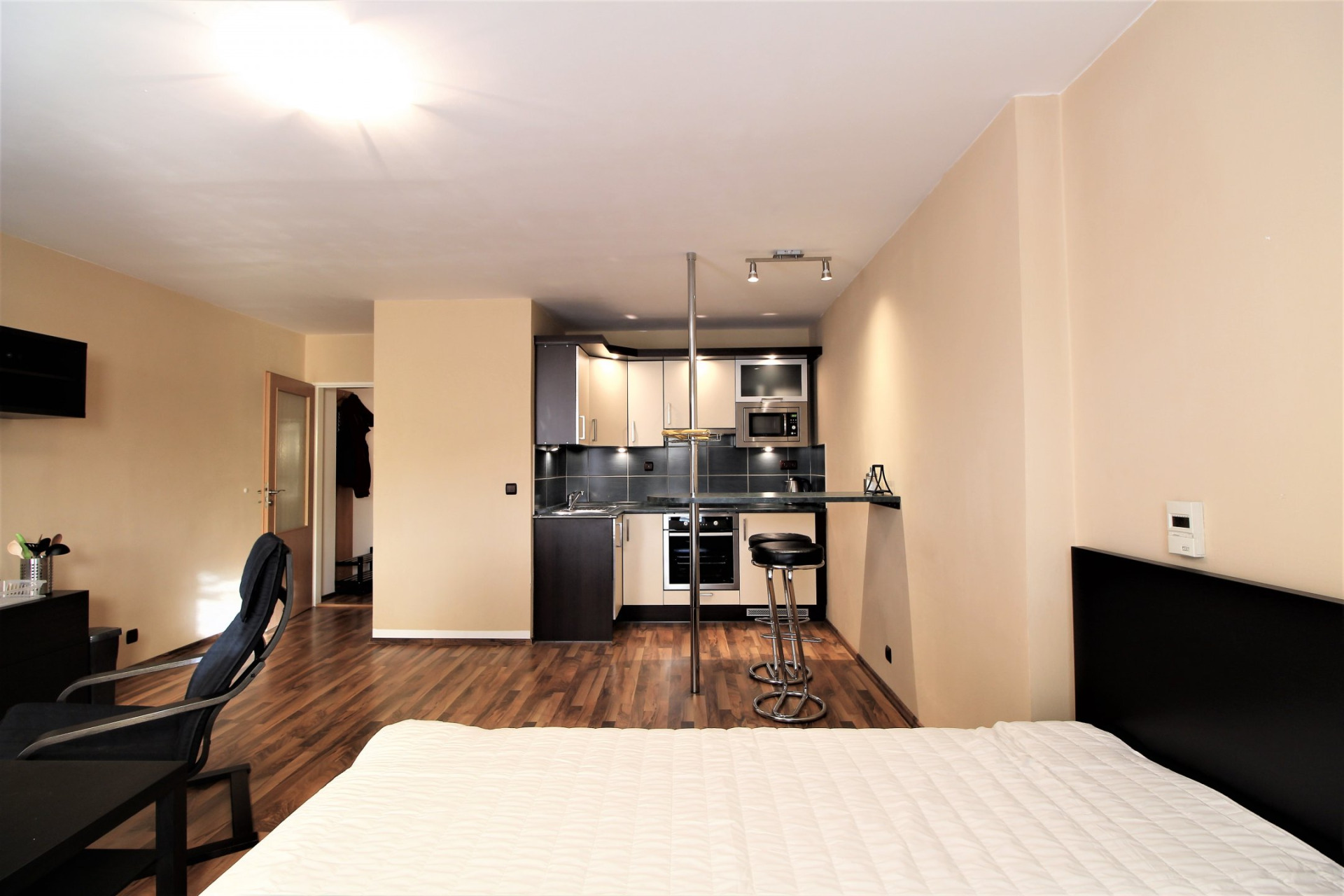 Pronájem 1+kk, Praha - Karlín (Praha 8), Hybešova, 36 m2