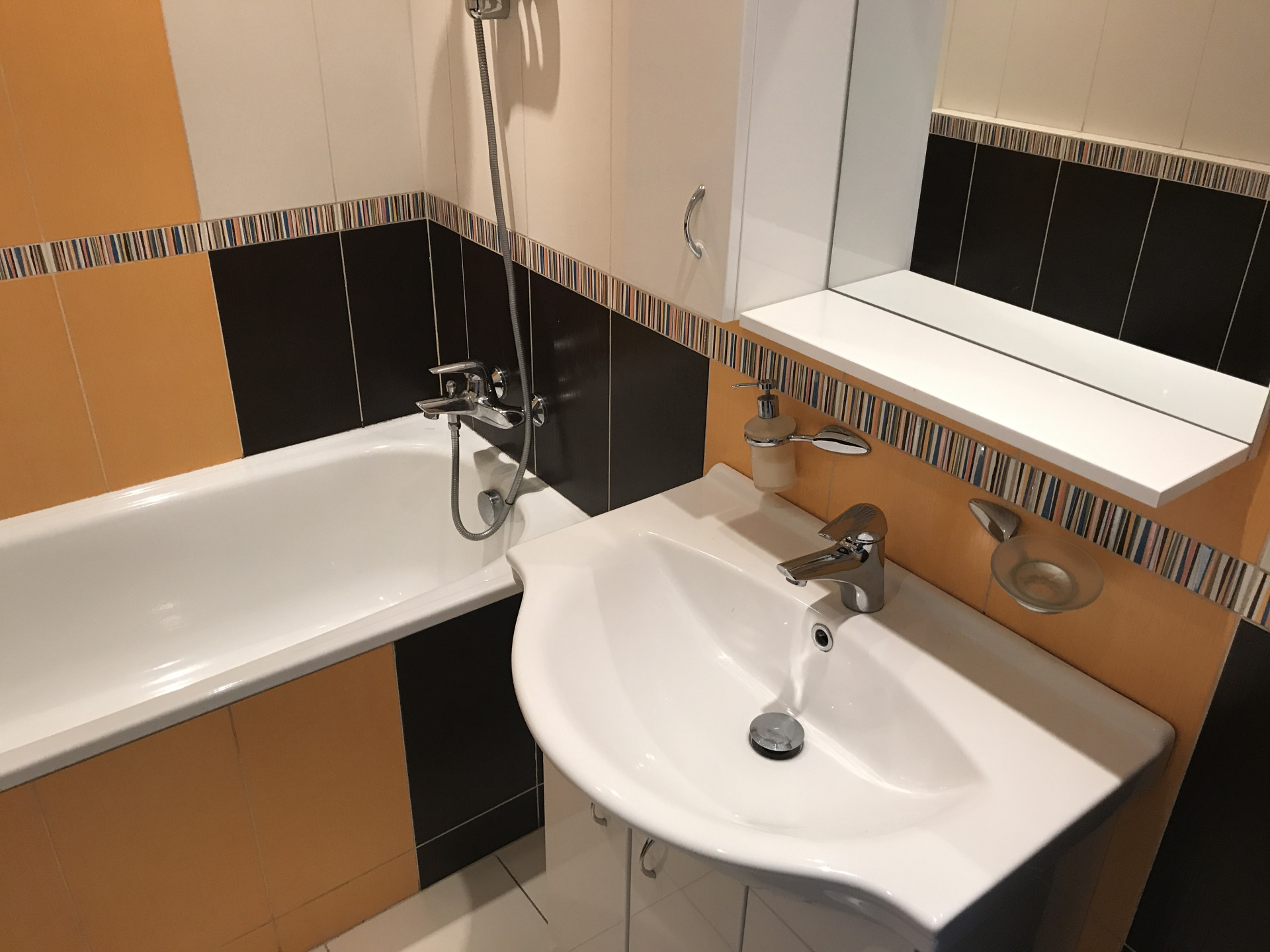 Pronájem 3+1, Praha 12 - Modřany, Angelovova, 69 m2