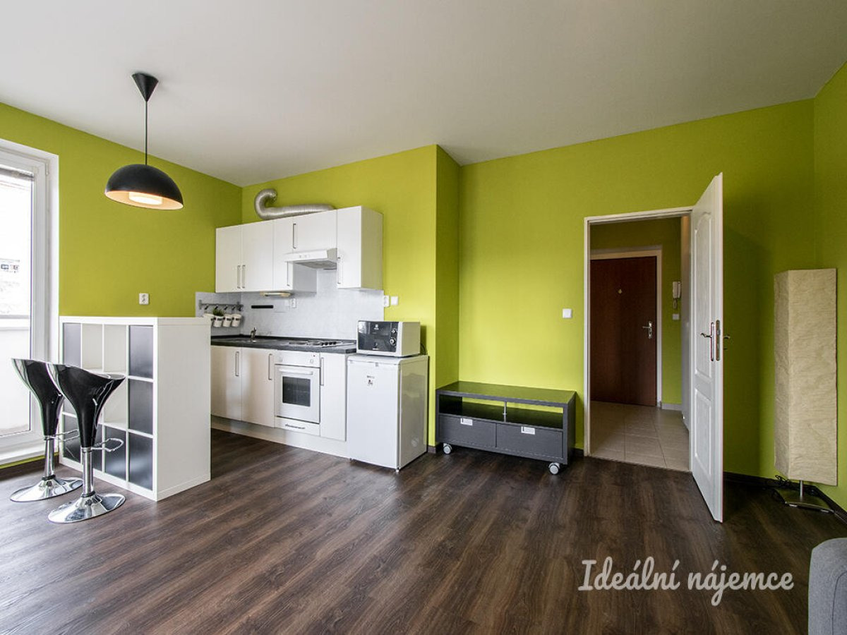 Pronájem 1+kk s garáží, Praha - Záběhlice, 16 500 Kč/měs, 31 m²