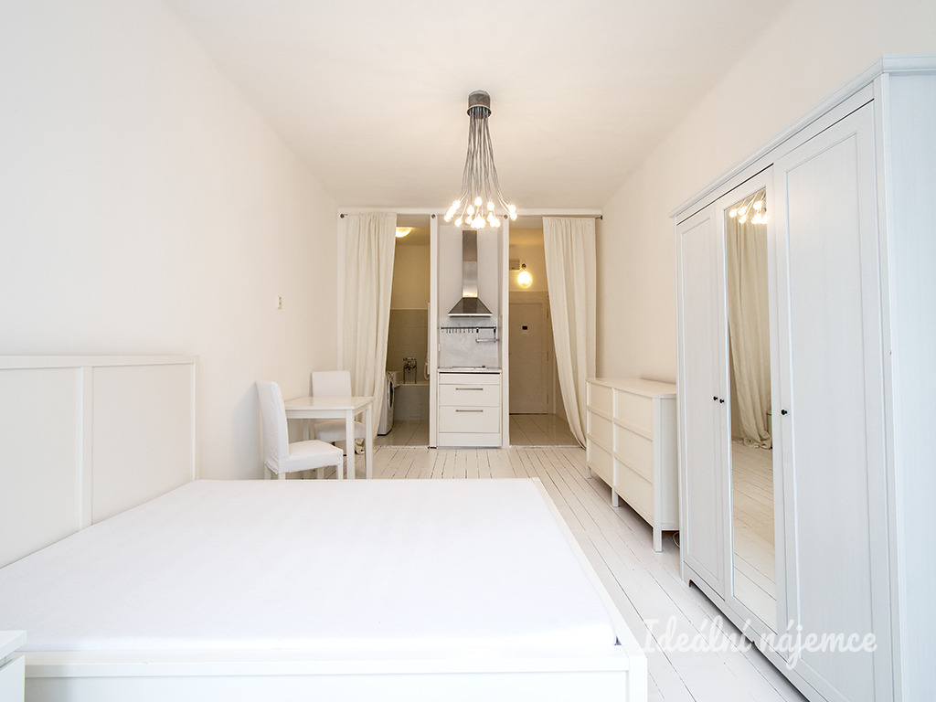 Pronájem bytu 1+kk, Jankovcova, Holešovice, 15 100 Kč/měs, 28 m2