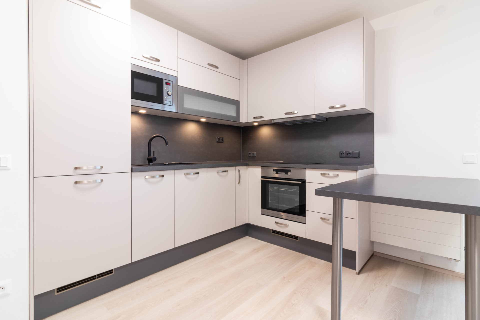 Pronájem bytu 2+kk, Eduarda Hamburgera, Nová Ulice,  17500 Kč/měs, 55 m2