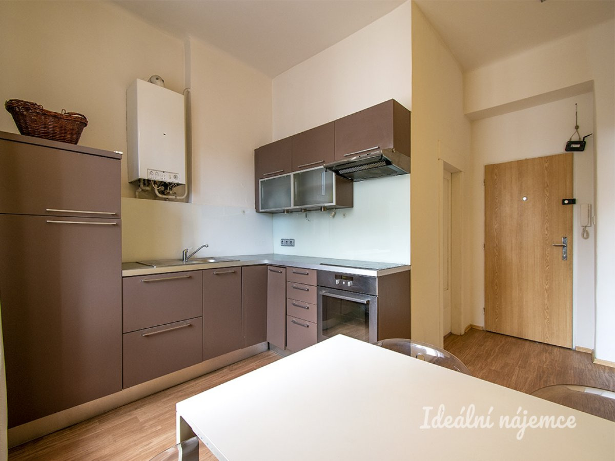 Pronájem bytu 1+1, U Demartinky, Košíře, 17600 Kč/měs, 45 m2
