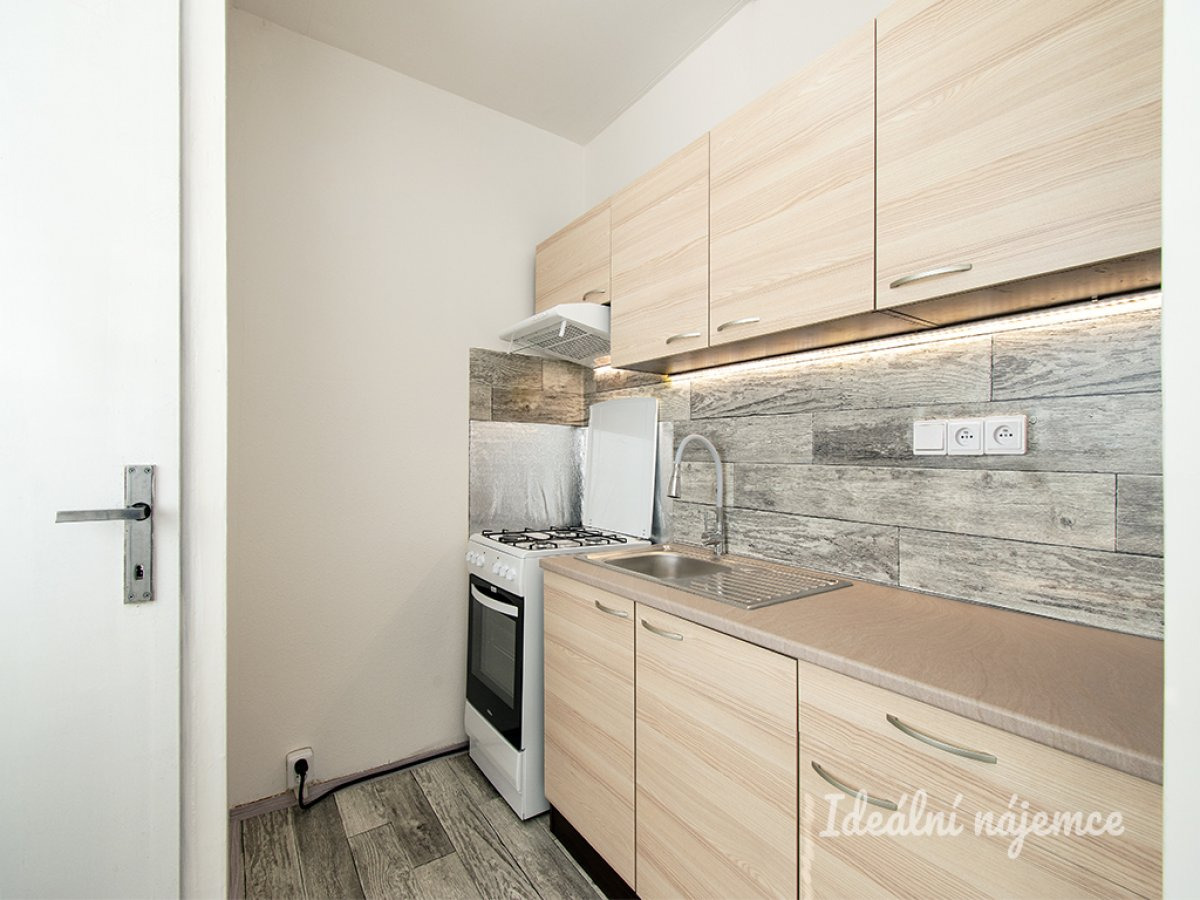 Pronájem bytu 1+kk, Baškirská, Vršovice, 17990 Kč/měs, 34 m2