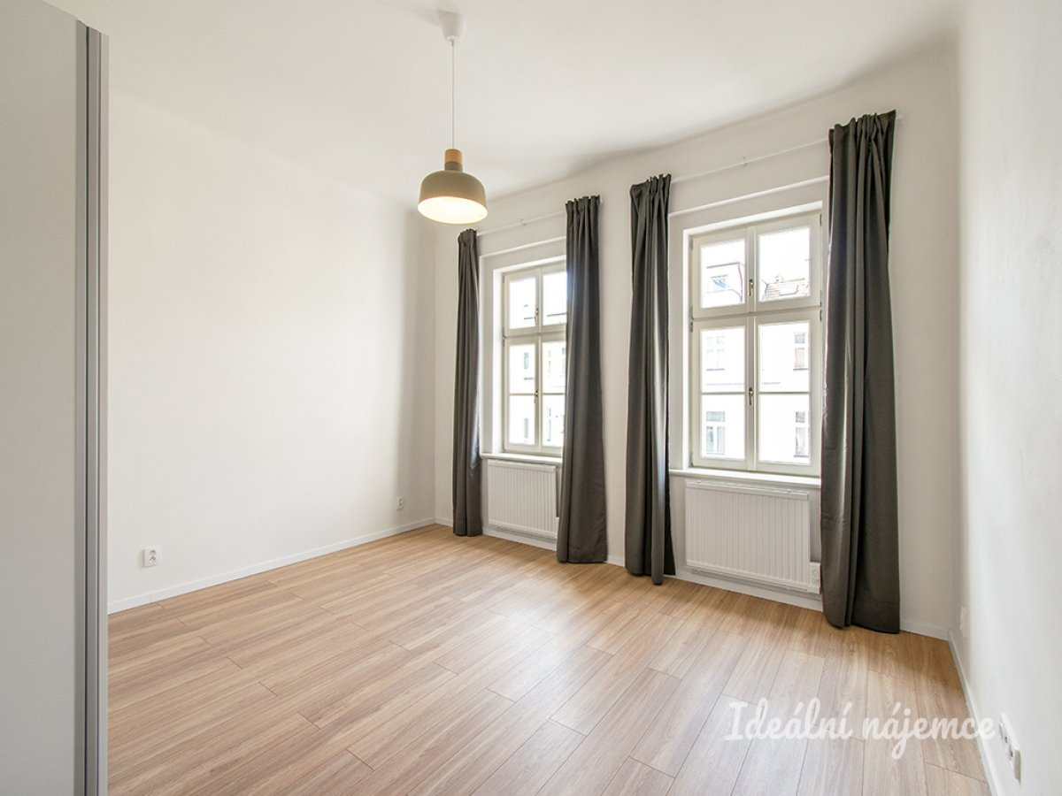 Pronájem bytu 1+kk, Hybešova, Karlín, 18500 Kč/měs, 33 m2