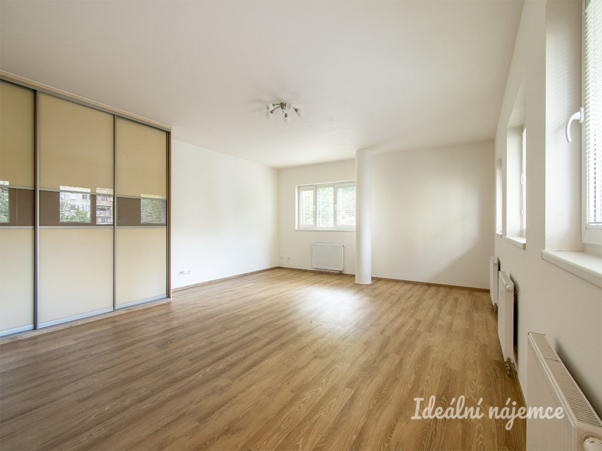 Pronájem bytu 2+kk, U Zátiší, Hodkovičky, 72 m2, Garážové stání