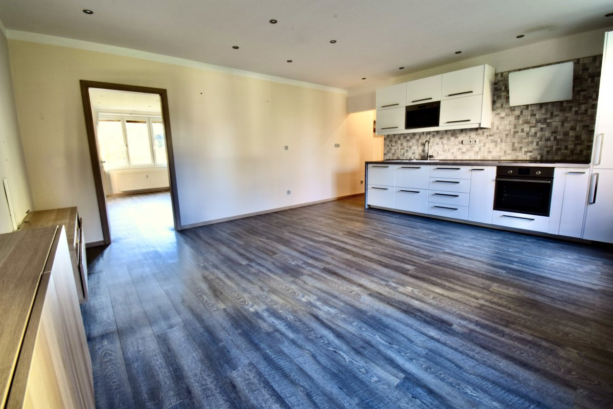 Pronájem bytu 2+kk, Gen. Sochora, 13900 Kč/měs,  m2