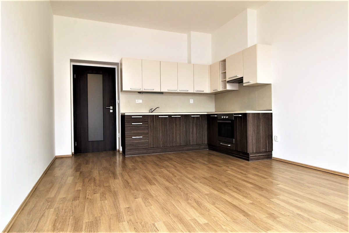 Pronájem bytu 1+kk, Bendova, Plzeň, 12300 Kč/měs, 38 m2