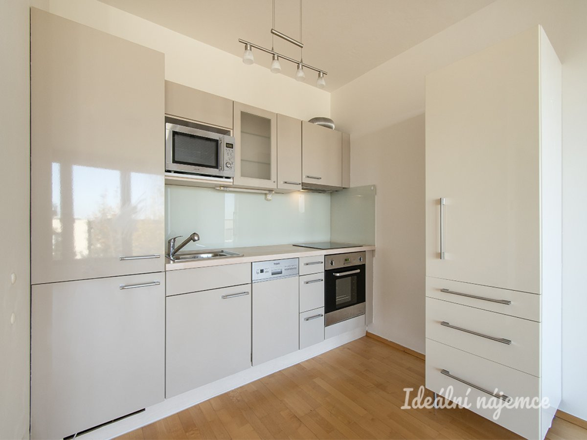 Pronájem bytu 2+kk, Štorkánova, Smíchov,  23 500Kč/měs, 53 m2