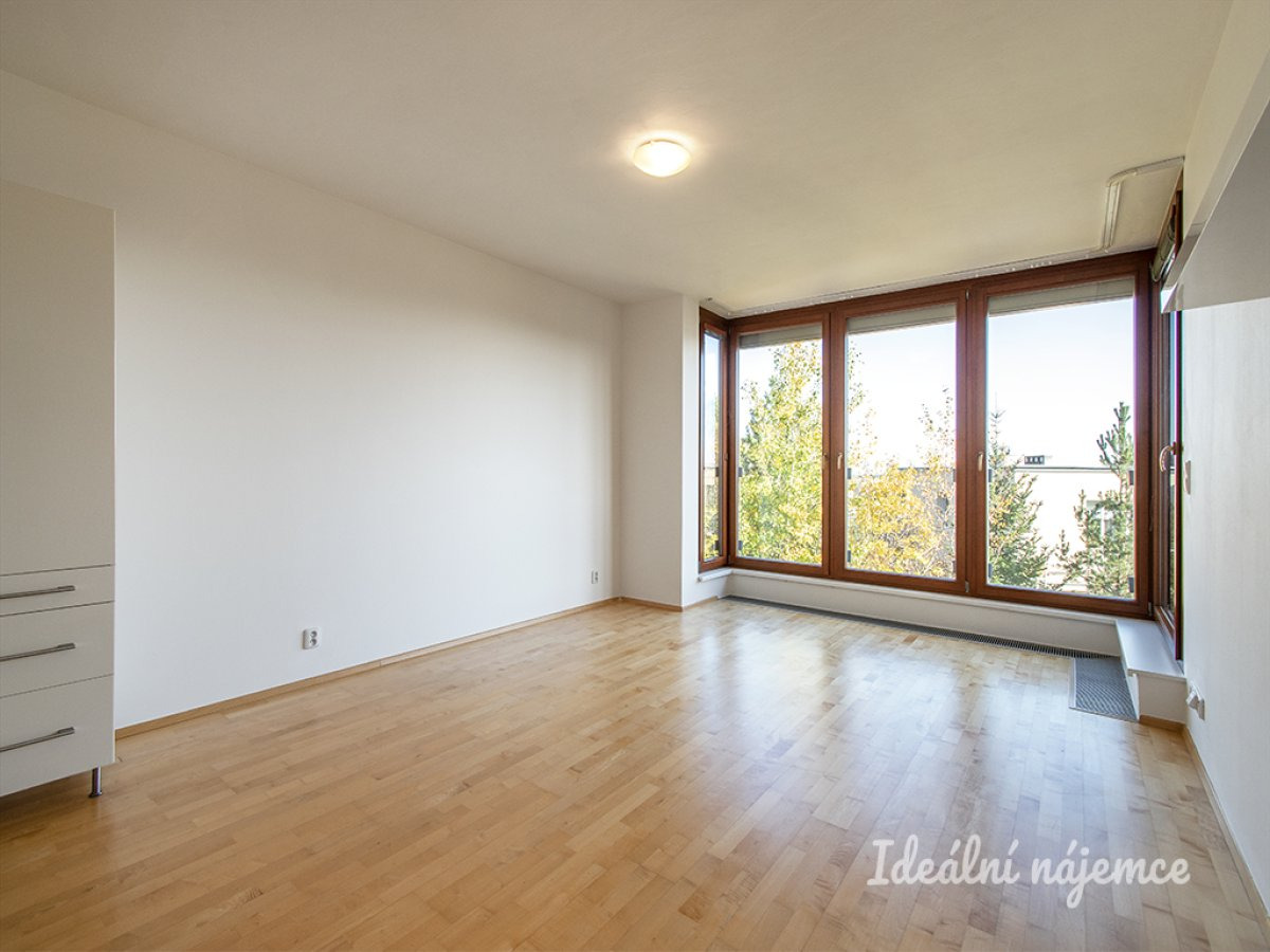 Pronájem bytu 2+kk, Štorkánova, Smíchov,  23 500Kč/měs, 53 m2
