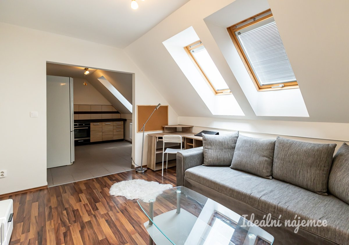 Pronájem bytu 2+kk, U Valu, Nupaky, 19900 Kč/měs, 50 m2