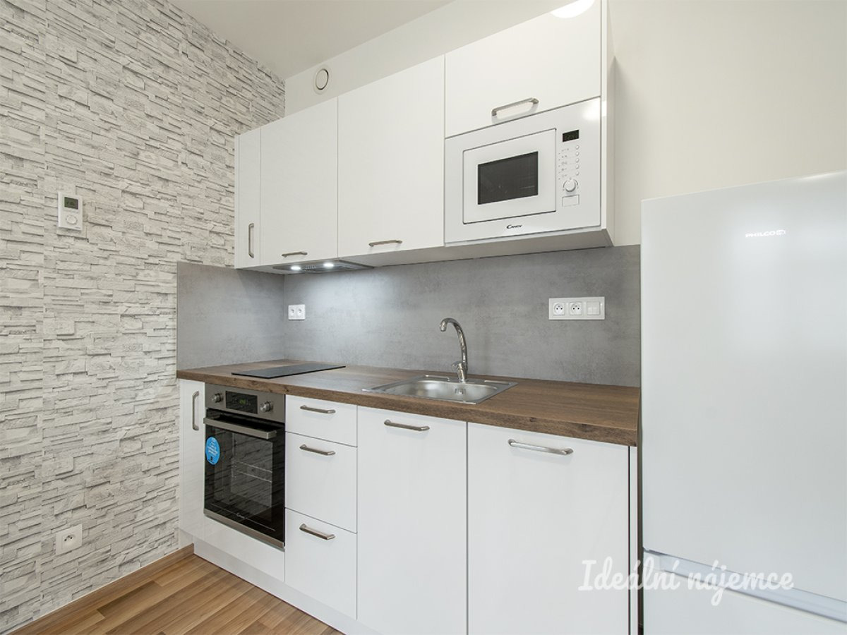 Pronájem bytu 1+kk, Ke Kříži, Uhříněves, 16.000 Kč/měs, 33 m2