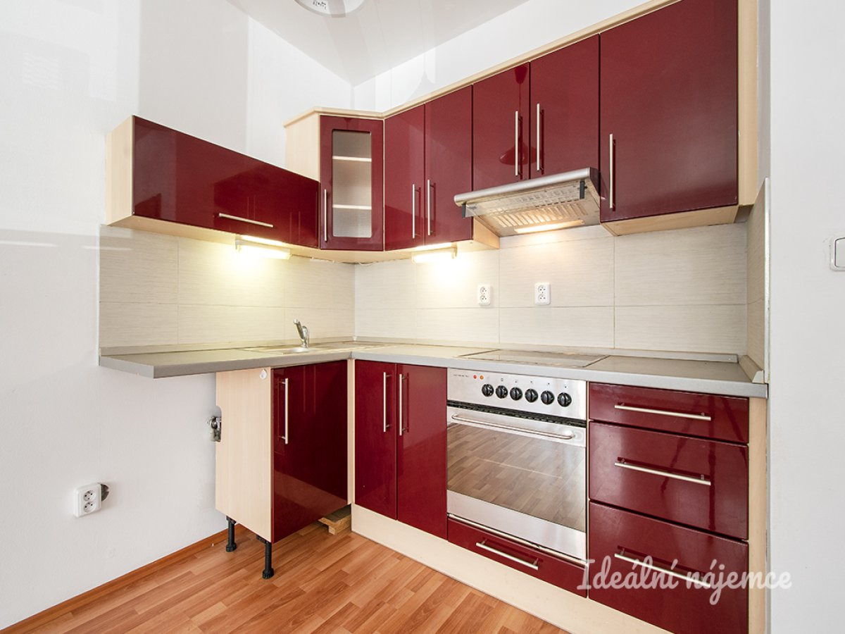 Pronájem bytu 1+kk, Bratislavská, Hostivař,  16000 Kč/měs, 34 m2