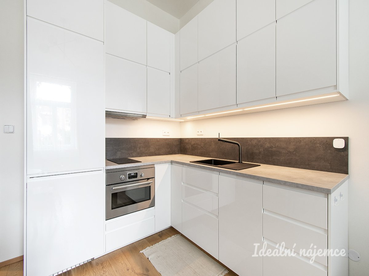 Pronájem bytu 2+kk, Strakonická, Smíchov, 22.000 Kč/měs, 44 m2