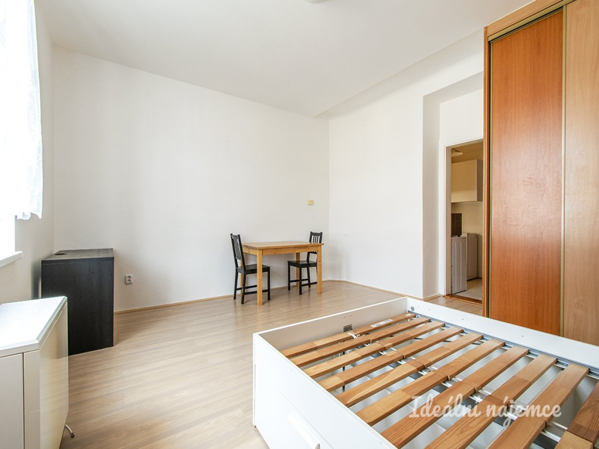 Pronájem bytu 1+1, Na Folimance, Vinohrady, 15990 Kč/měs, 32 m2