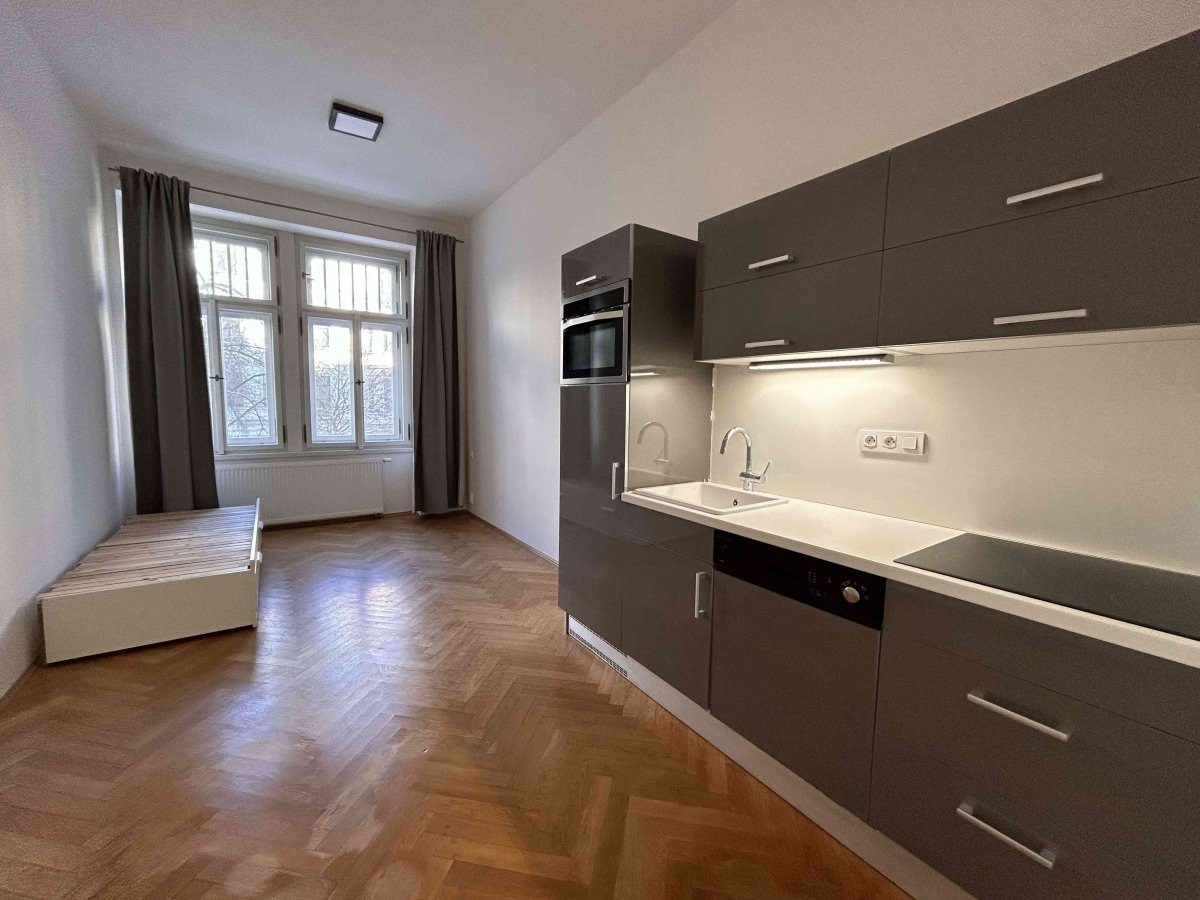 Pronájem bytu 1+kk, Korunovační, Praha 7 - Bubeneč, 19900 Kč/měsíc 28 m²