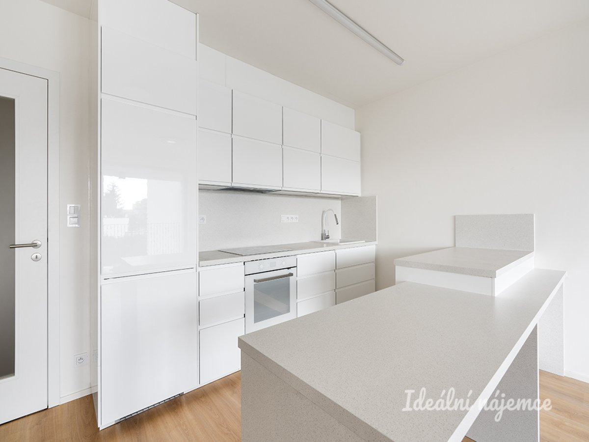 Pronájem bytu 2+kk, K Učilišti, Štěrboholy, 26000 Kč/měs, 62 m2