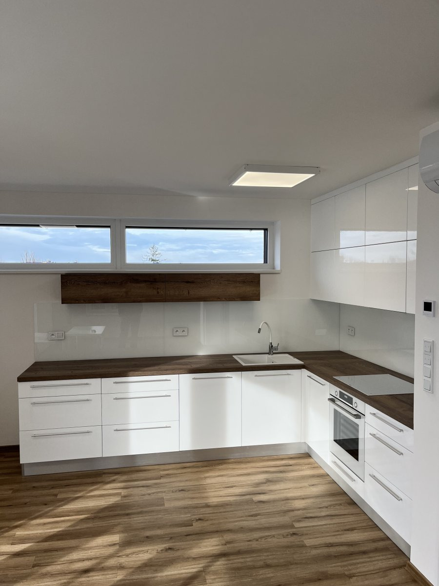 Pronájem bytu 4+kk a 72m2 terasa, 2x garáž, Tomkova, Hejčín, 29 000 Kč/měs, 96 m2