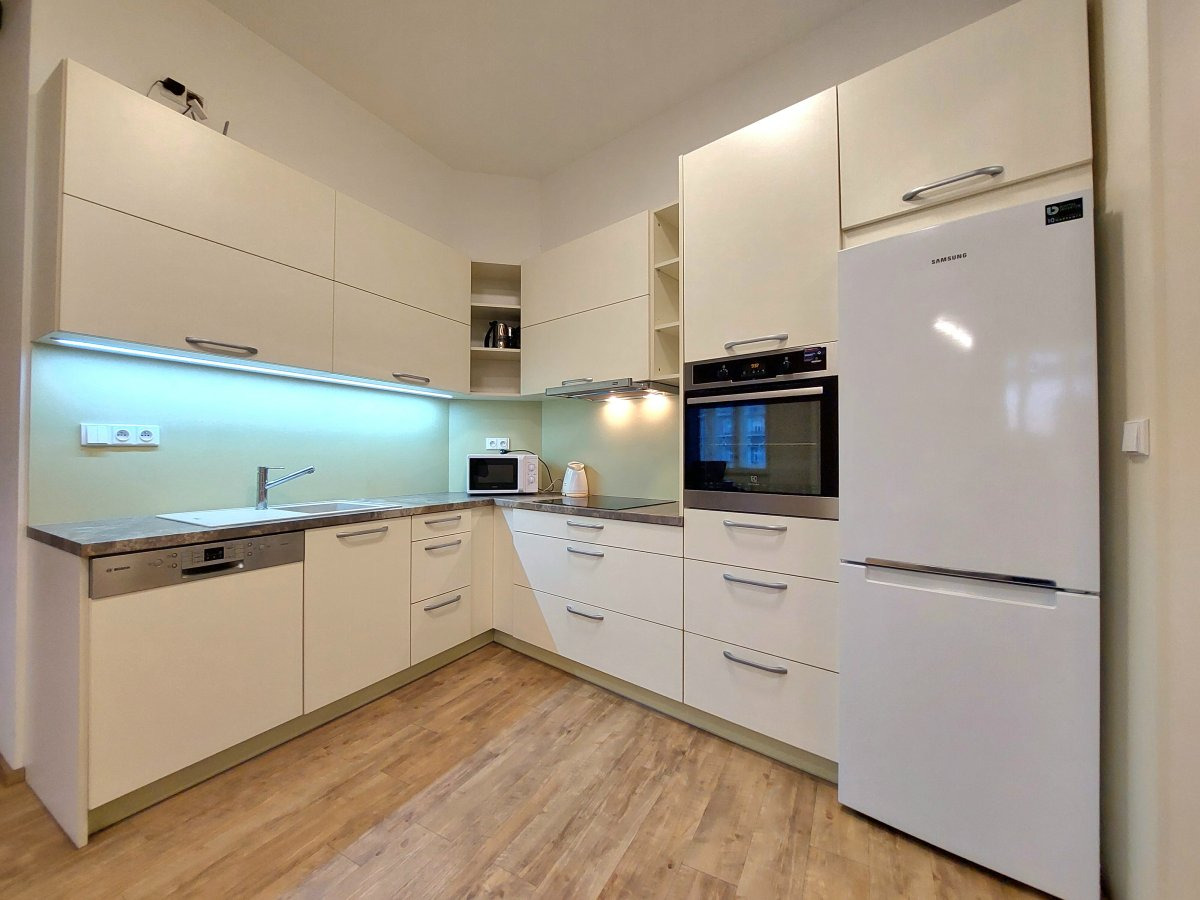 Pronájem bytu 2+kk, Škroupova, 18000 Kč/měs, 71 m2