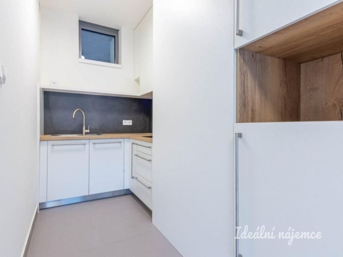 Pronájem 1+kk, Praha - Košíře, Hlaváčkova, 18900 Kč / měsíc, 33 m2