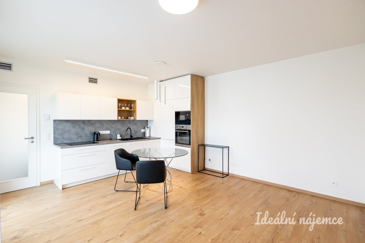 Pronájem bytu 1+kk, U Plynárny, Michle, 19500 Kč/měs, 37 m2