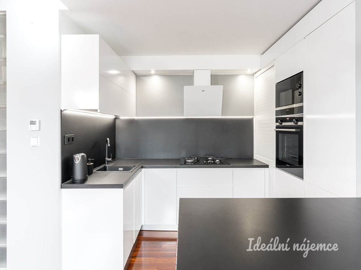 Pronájem bytu 3+kk, Staropramenná, Smíchov,  78 m2
