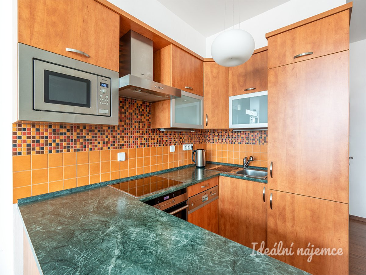 Pronájem bytu 2+kk, Lucemburská, Vinohrady, 22900 Kč/měs, 55 m2