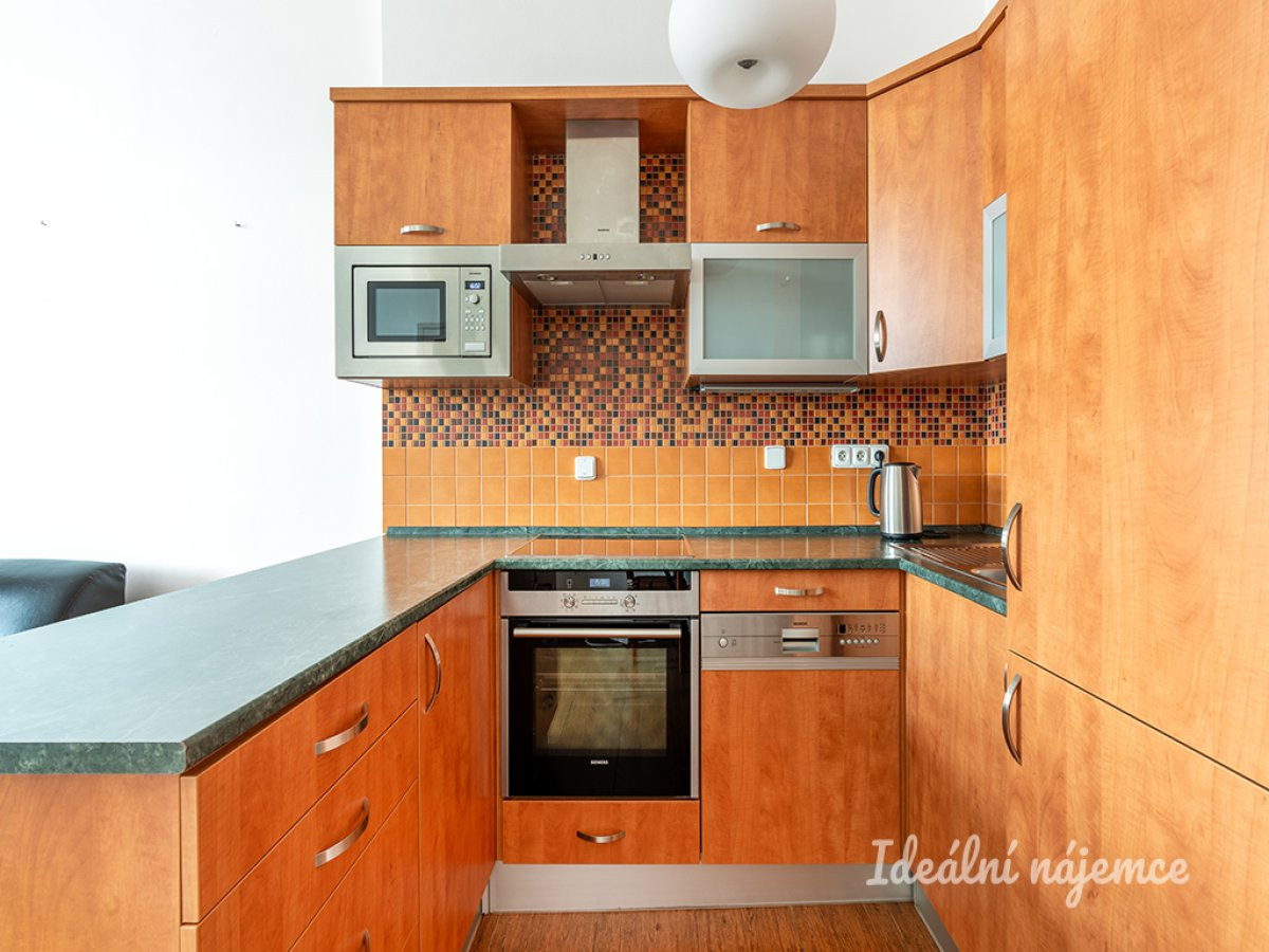 Pronájem bytu 2+kk, Lucemburská, Vinohrady, 22900 Kč/měs, 55 m2