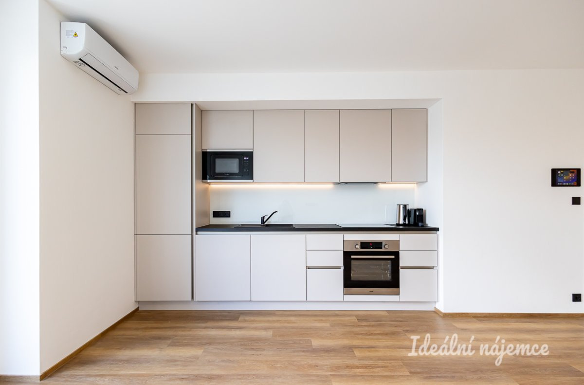 Pronájem bytu 2+kk, U Slaviborského dvora, Třeboradice, 26 990 Kč/měs, 56 m2