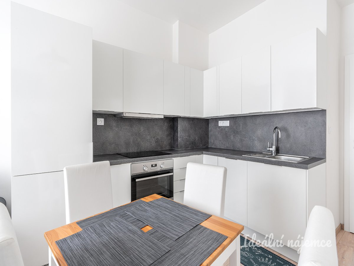 Pronájem bytu 2+kk, Strakonická, Smíchov,  24.500 Kč/měs, 37 m2