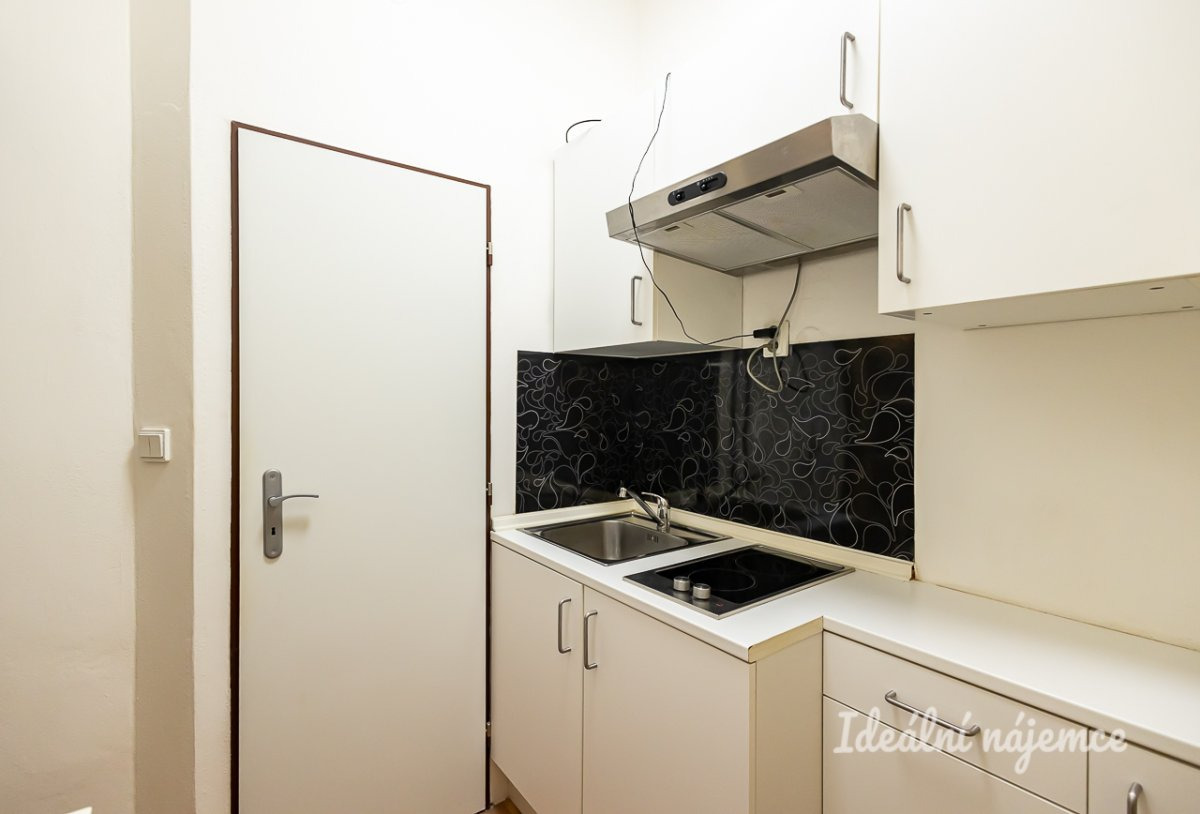 Pronájem bytu 1+kk, Sobotecká, 15 500 Kč/měs, Vinohrady,   18 m2