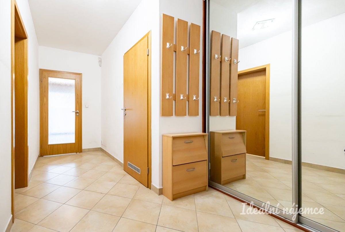 Pronájem bytu 1+kk, K dálnici, Pitkovice, 17500 Kč/měs, 44 m2