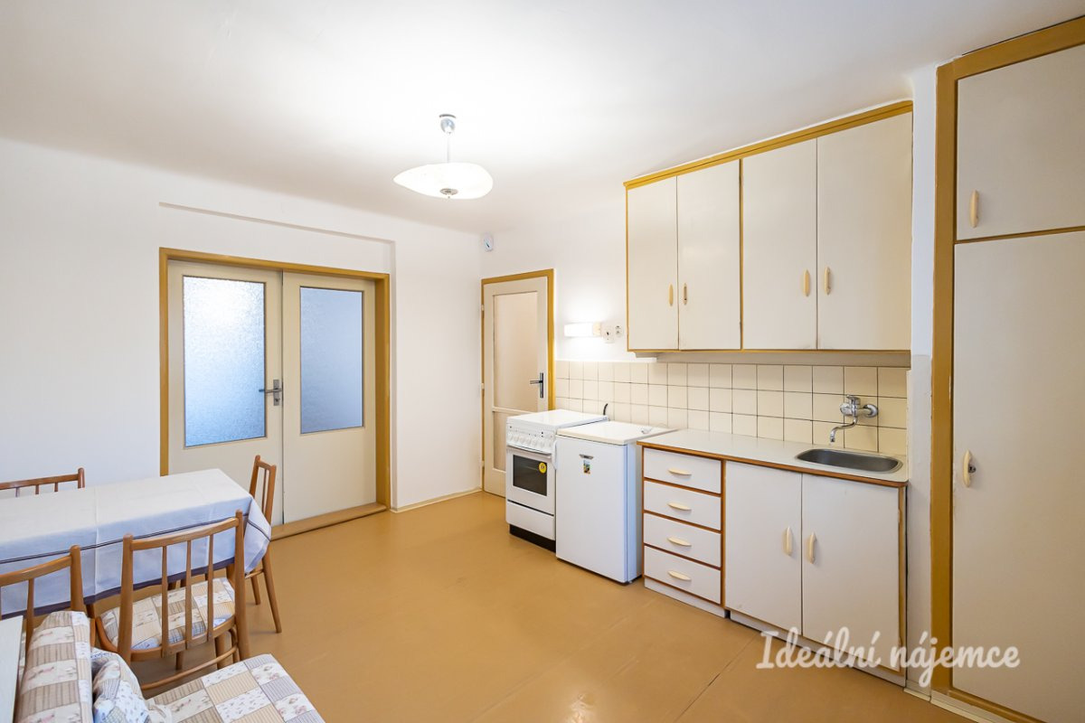 Pronájem bytu 2+1, Krupná, Komořany,   55 m2
