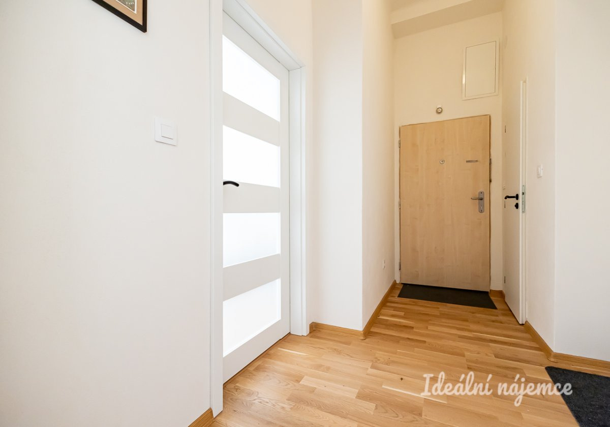 Pronájem bytu 2+kk, V Olšinách, Strašnice,  Kč/měs, 46 m2